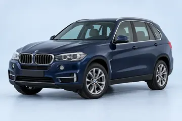 Blauer BMW X5 F15 in schräger Frontansicht